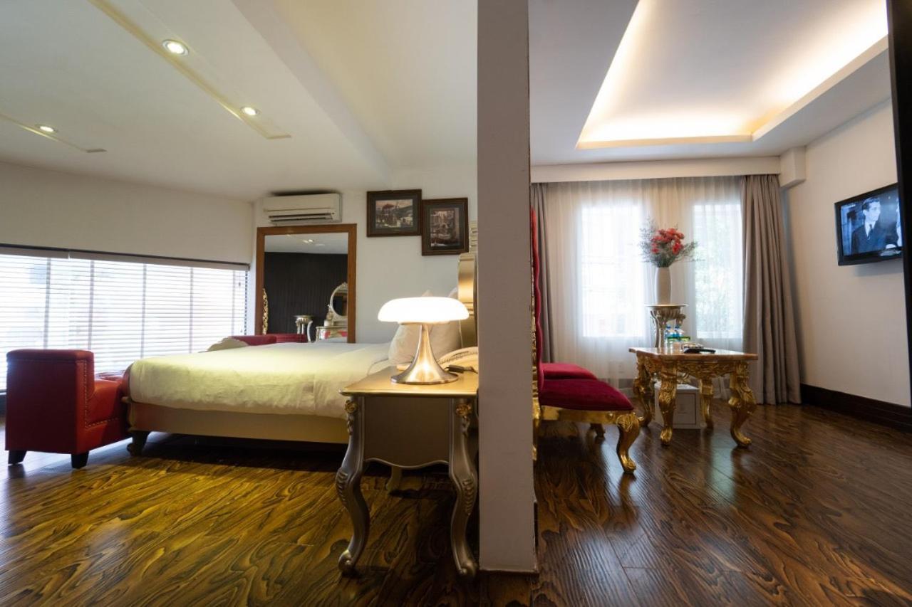The White Hotel 8A Thai Van Lung Ho Chi Minh City Exterior photo