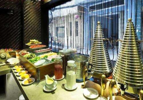 The White Hotel 8A Thai Van Lung Ho Chi Minh City Exterior photo