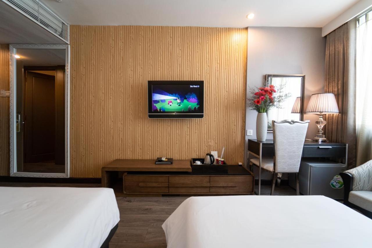 The White Hotel 8A Thai Van Lung Ho Chi Minh City Exterior photo
